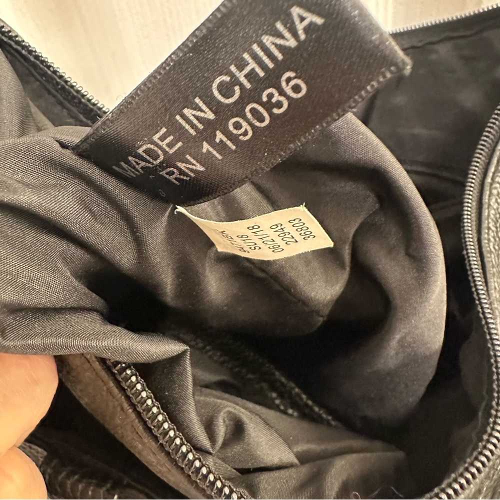 Giani Bernini Black Pebble Leather Shoulder Bag - Picture 6 of 7